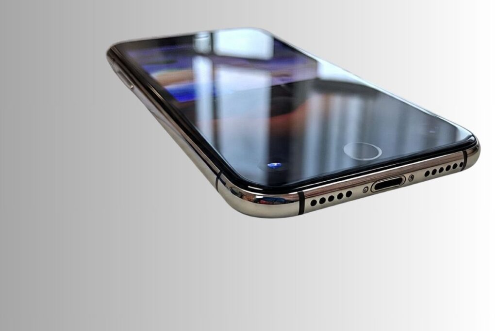 What Makes the Apple iPhone 16 (128 GB) – White Special?