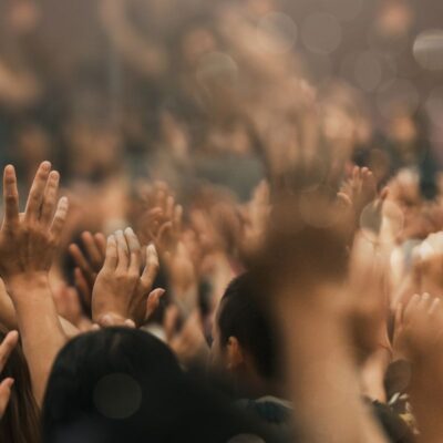 Louvor, Sabedoria e Justiça de Deus em Estudo