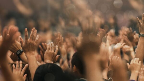 Louvor, Sabedoria e Justiça de Deus em Estudo